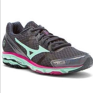 Mizuno women's running shoes